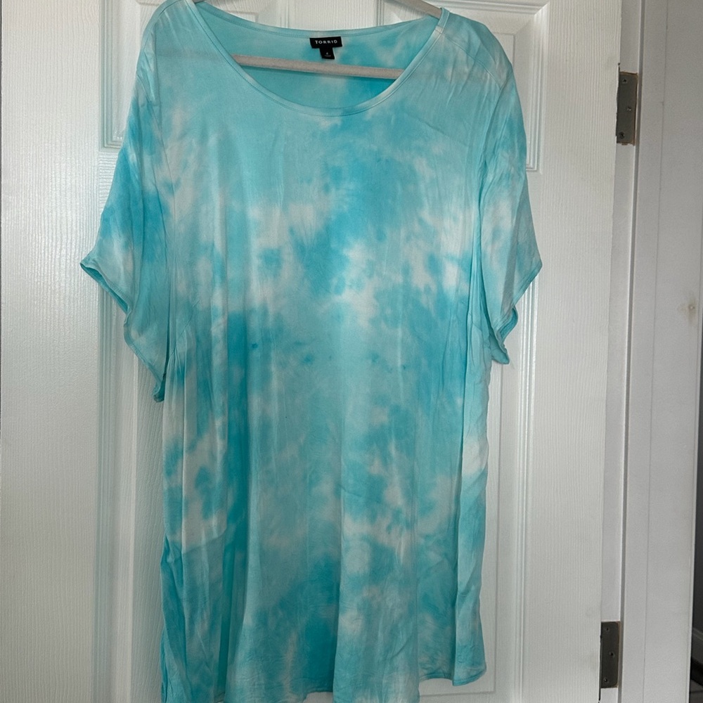 Torrid Aqua Tie-Dye Short Sleeve Top